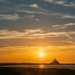 Le Mont-Saint-Michel au soleil couchant