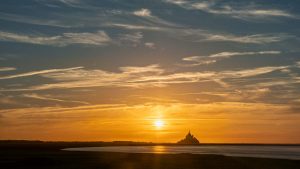 Le Mont-Saint-Michel au soleil couchant